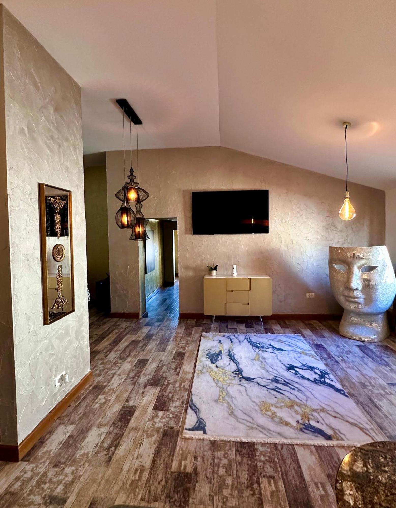 Madison Lake Villa Балотешти Экстерьер фото