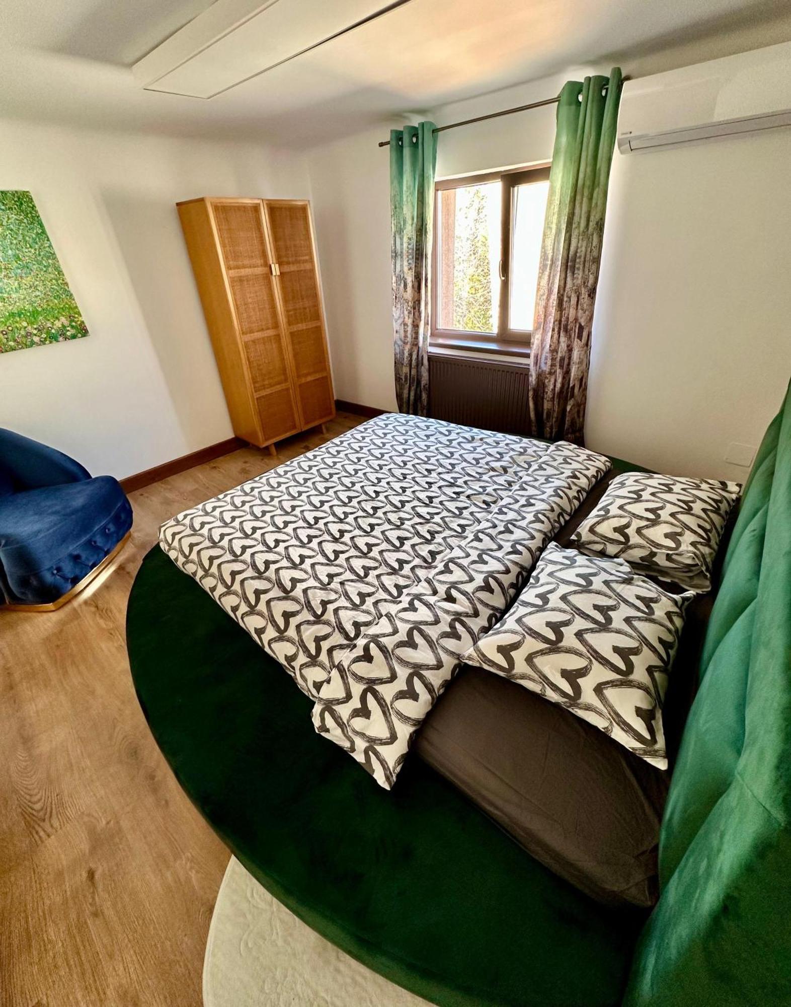 Madison Lake Villa Балотешти Экстерьер фото
