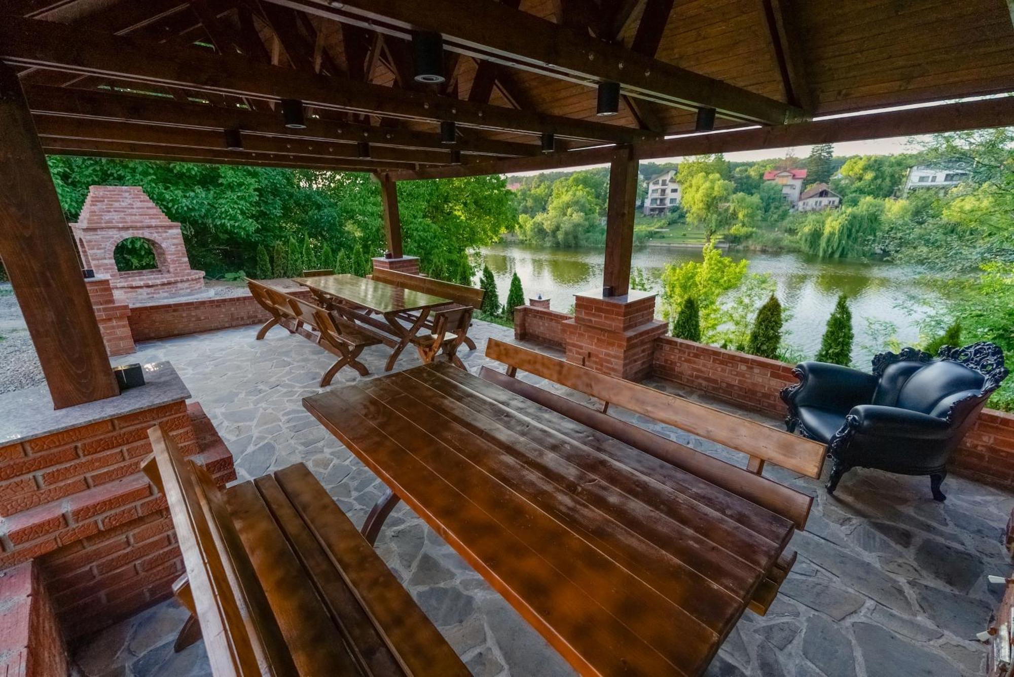 Madison Lake Villa Балотешти Экстерьер фото