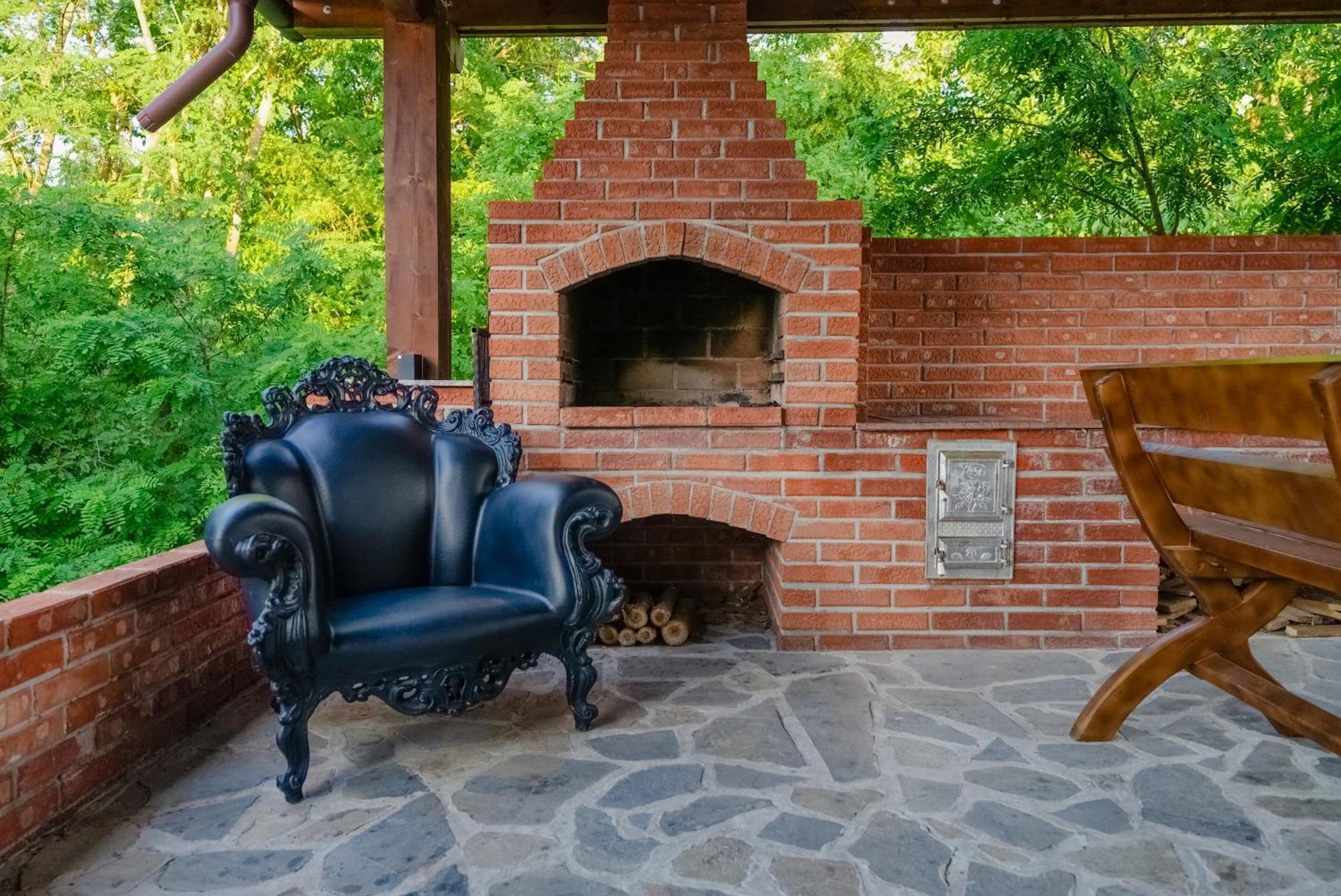 Madison Lake Villa Балотешти Экстерьер фото